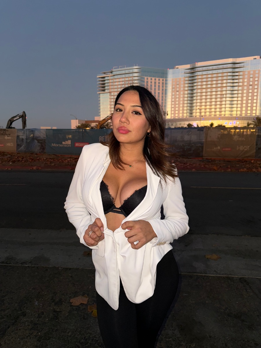 Take a pause and enjoy Ali Cruz — streaming from Mesa