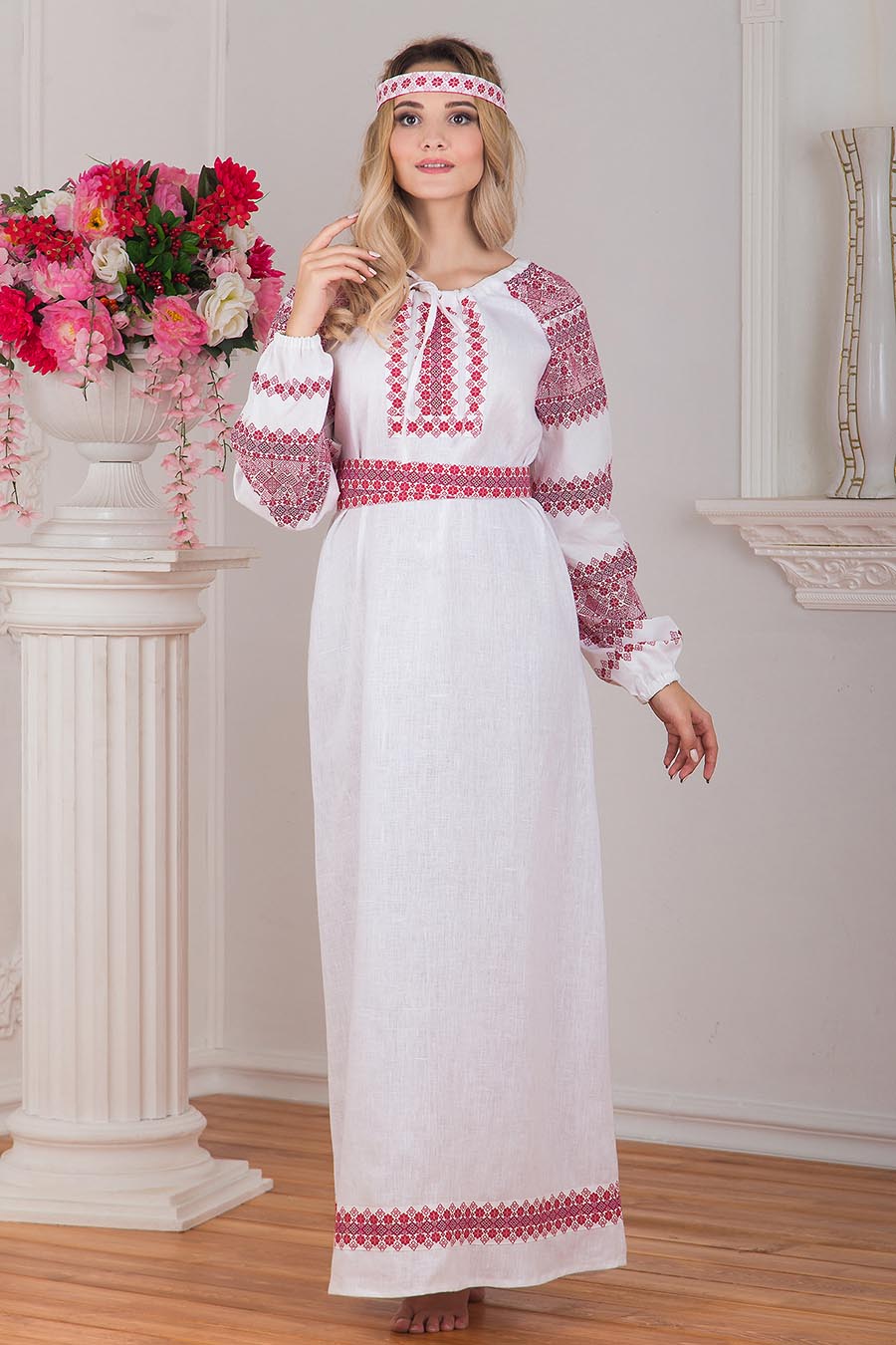 Women in Slavic costumes in Mesa