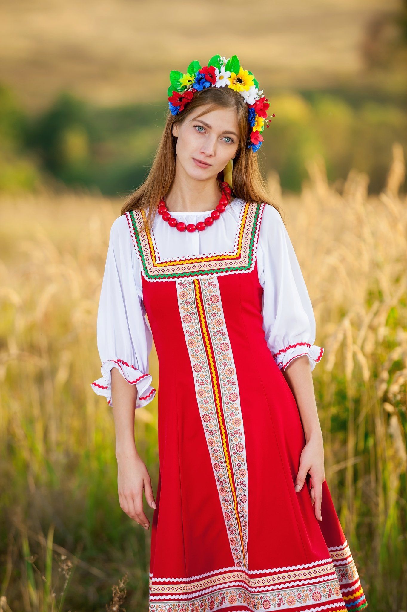 Women in Slavic costumes in Mesa