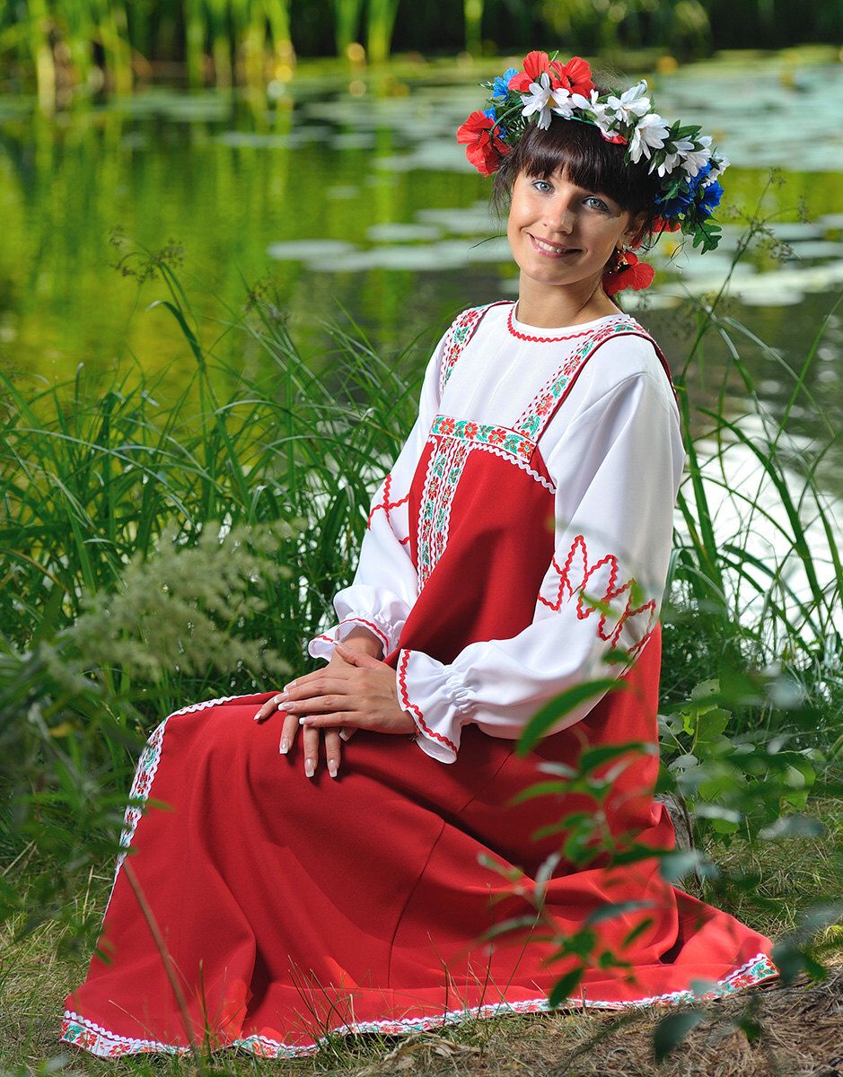 Beautiful girl Girls in Slavic costumes in Mesa