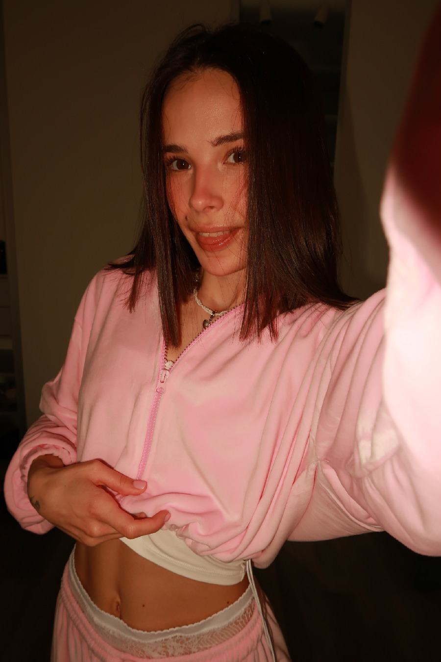 Tina brings the glow — live moments in Mesa